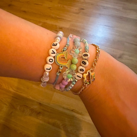 Taylor Swift 1989 5 bracelet bundle - Picture 1 of 7